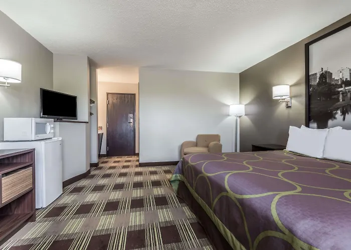 Super 8 By Wyndham Kimball